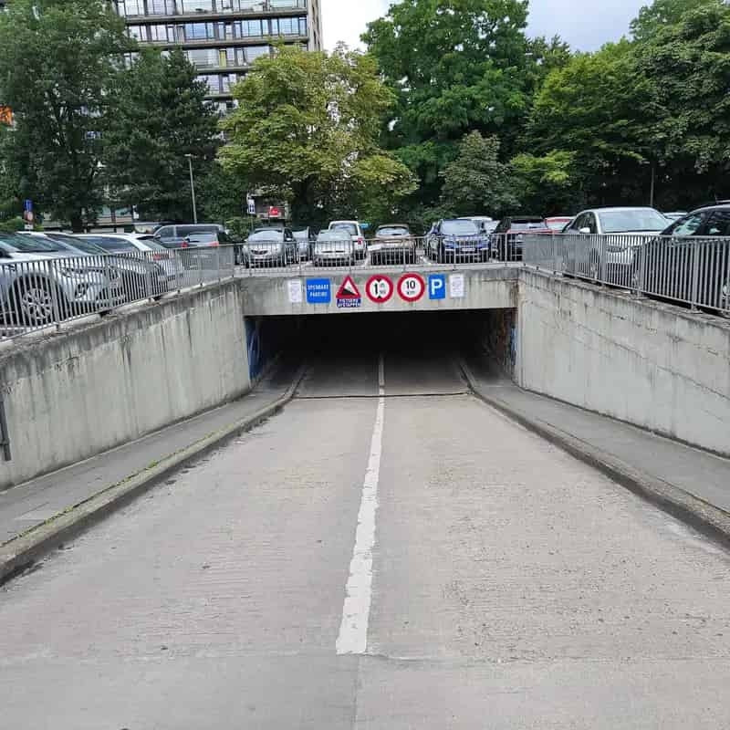Garagebox te koop Wilrijk - Ruime ondergrondse parking