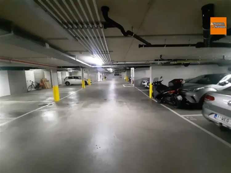 Optie kopen parkeerplaatsen in ondergrondse garage met kelder