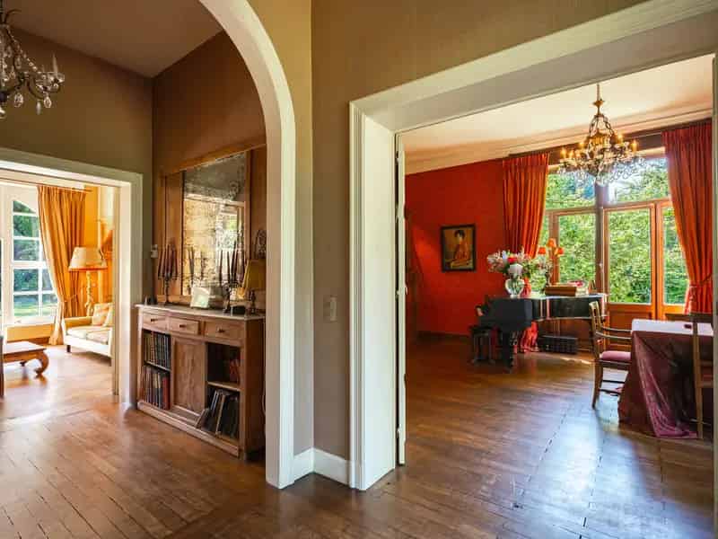 Huis te koop Sint-Genesius-Rode: Elegant Landgoed met 43 Hectare Tuin