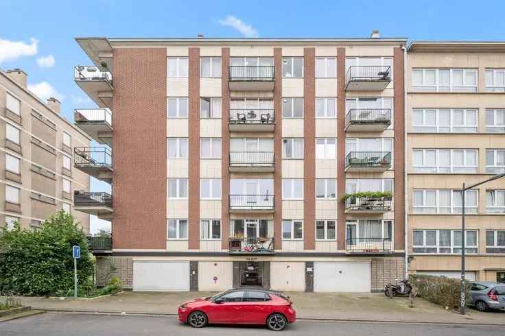 Te koop appartement in Etterbeek met 2 slaapkamers en open keuken