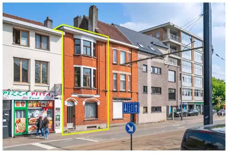 Te renoveren woning met 4 slaapkamers en tuin