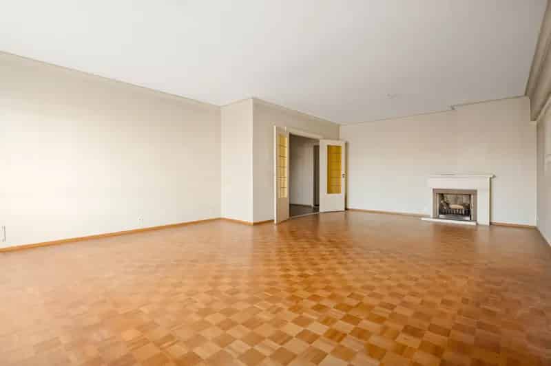 Antwerpen Centrum: 3 Slaapkamer Appartement Te Renoveren Met Kathedraal Uitzicht