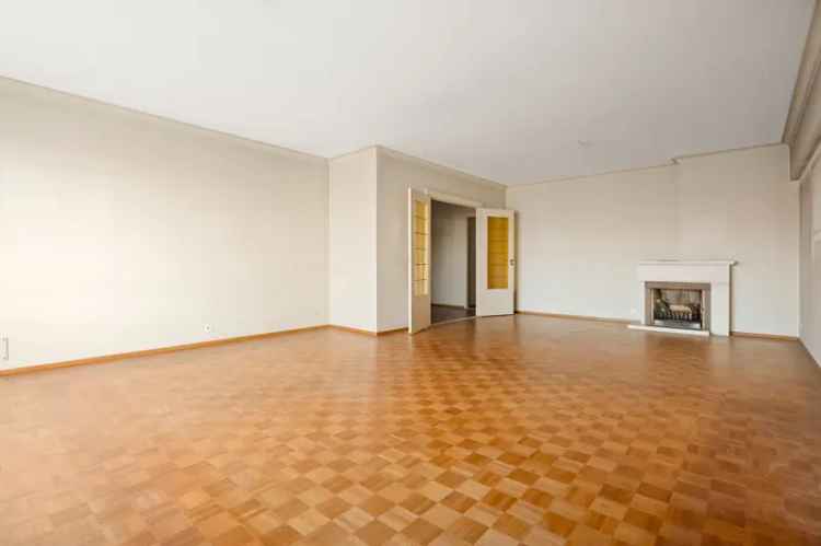 Antwerpen Centrum: 3 Slaapkamer Appartement Te Renoveren Met Kathedraal Uitzicht