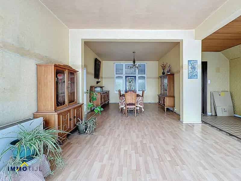 Ruime woning te renoveren 1967m² 4 slaapkamers Dendermonde Aalst