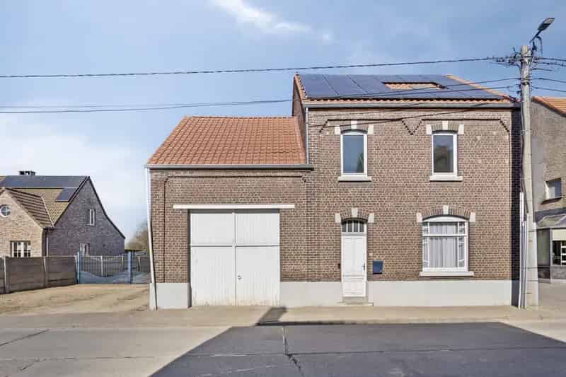 Huis te koop: 4 slaapkamers, 192m², tuin, garages, EPC C