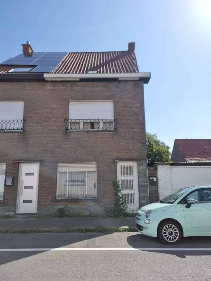 Te renoveren woning met tuin te Ledegem