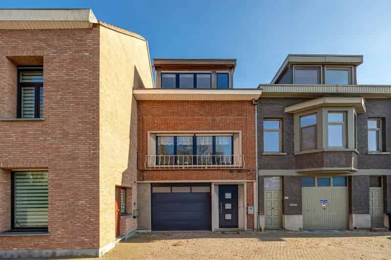 Huis te huur Brasschaat: gezinswoning met garagebox en zonnepanelen