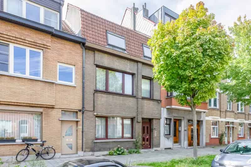 Huis te koop Gent: 5 slaapkamers, dubbele garage en tuin