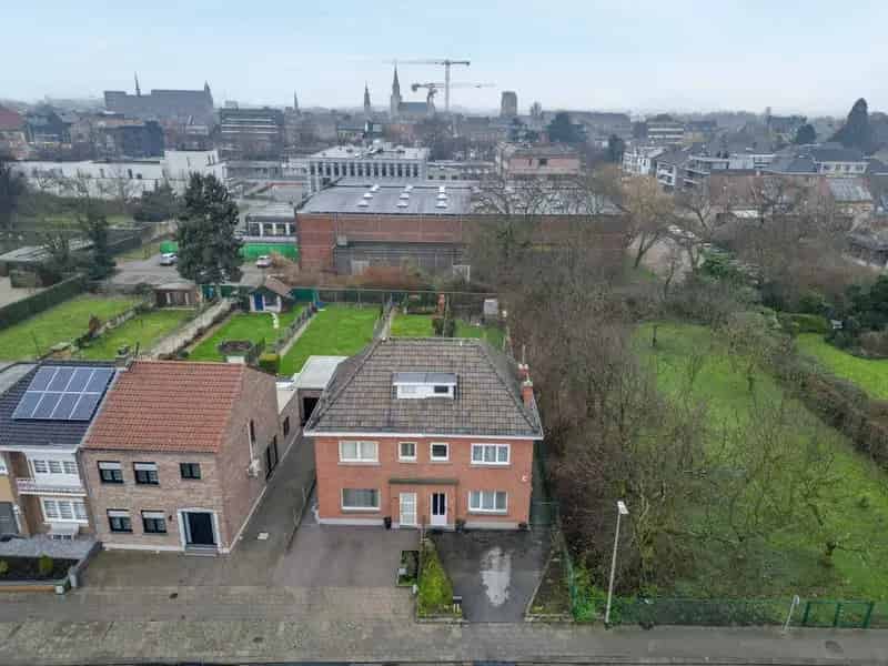 Ruime Halfopen Woning Te Renoveren