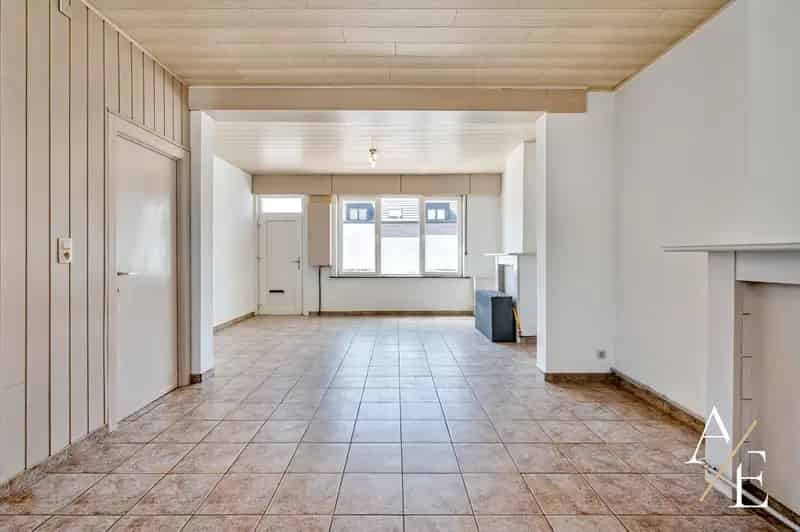 Rijwoning te Oordegem met Terras en Staanplaatsen