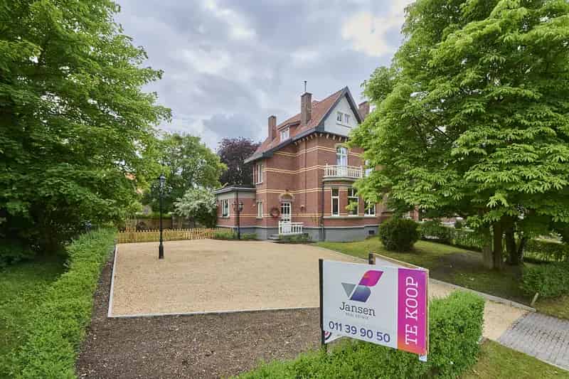 Huis te koop Genk: Instapklare gerenoveerde villa 5 slaapkamers
