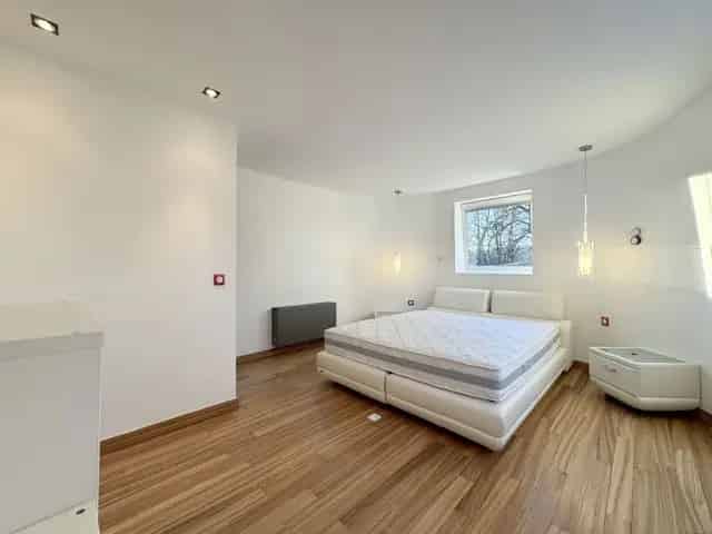 Te Huur: Ruime gezinswoning 3 slaapkamers, tuin en terras