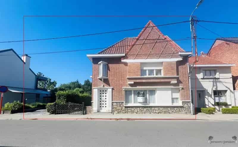 HOB met Achterliggende Garages
