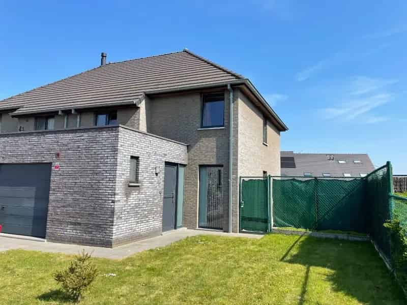EENGEZINSWONING Garage Tuin