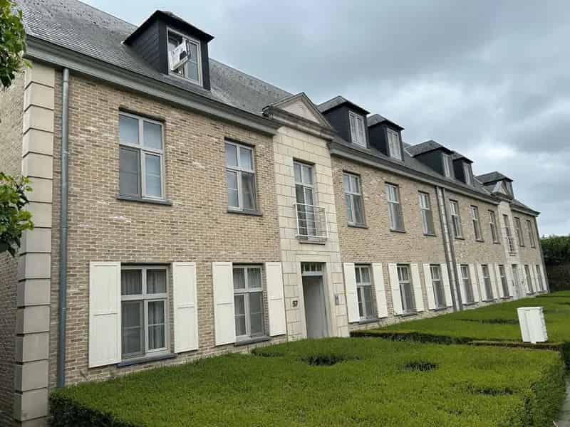 Ruim Dakappartement te Huur Nabij Dorpskern