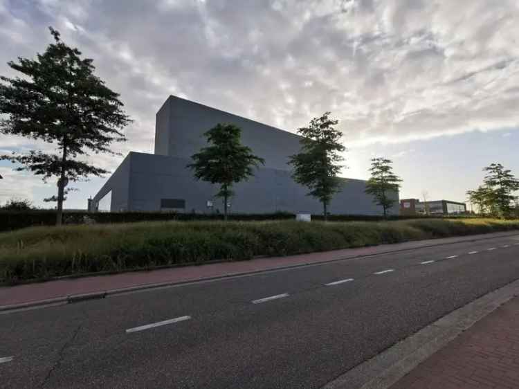 Te huur: Magazijnruimte en Kantoorruimte in Zwijndrecht