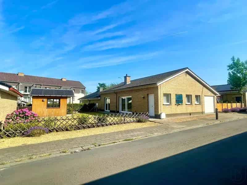 Goedgelegen Bungalow 2 Slaapkamers Tuin Garage te Koop