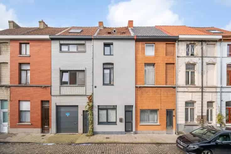 Huis Te Koop Gent: Op te frissen stadswoning met tuin