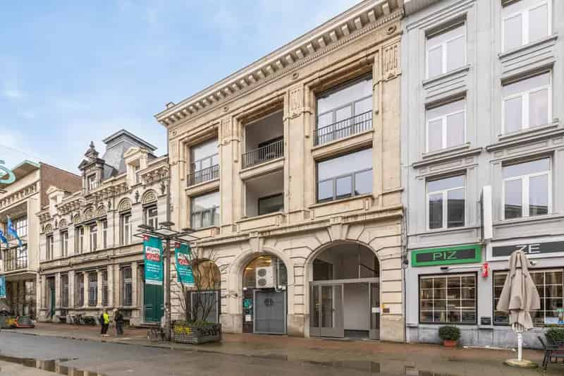 Appartement te Huur Antwerpen: Gerenoveerd met Terras en Beaux-Arts Stijl