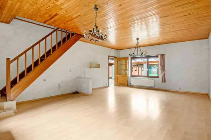 Rustige woning met atelier op 1000m²