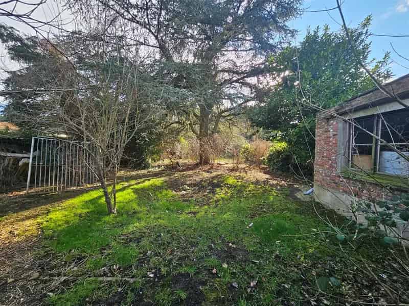 Te renoveren handelspand met woning en tuin Burcht