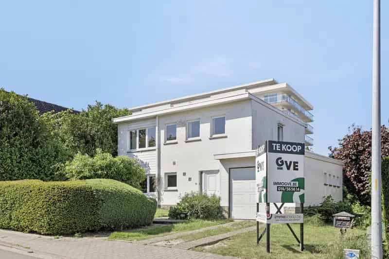 Te renoveren open bebouwing met 3 slaapkamers en garage