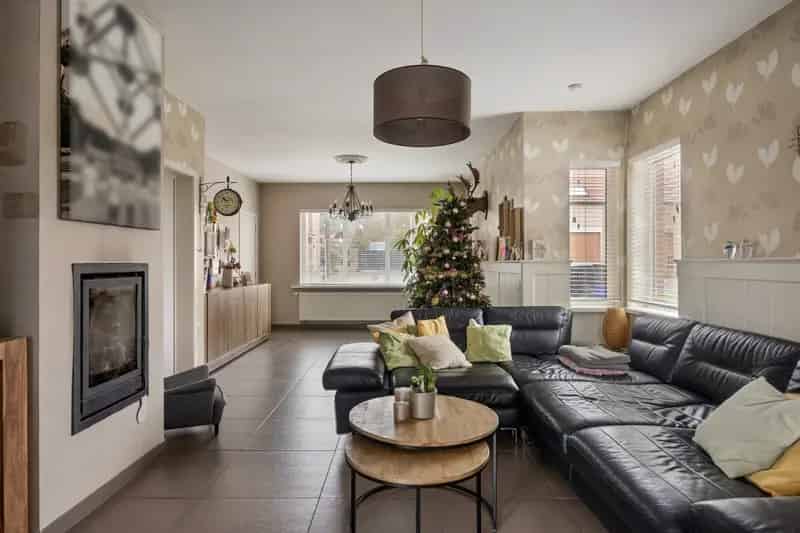 Ruime Instapklare Woning Lennik Centrum