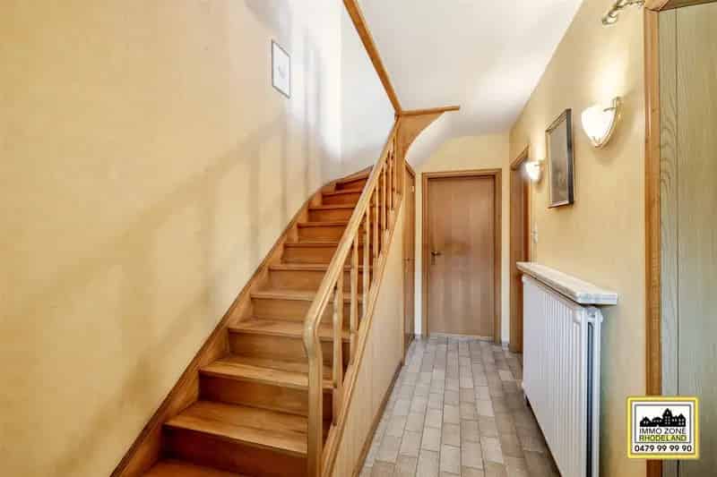 Halfopen woning 3 slaapkamers garage tuin