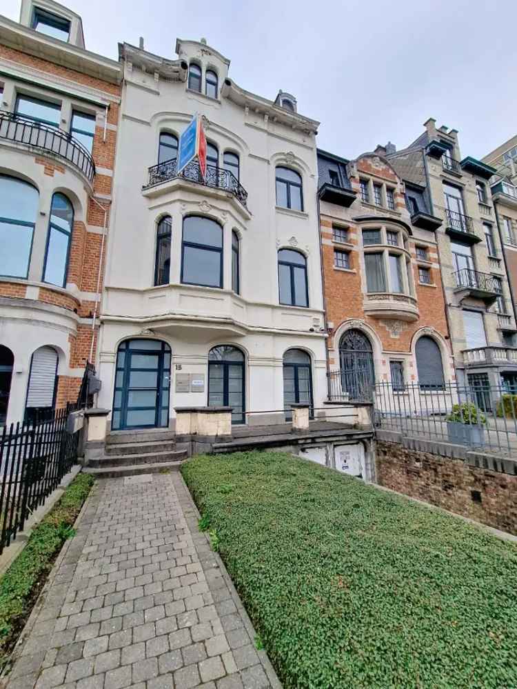 Herenhuis te koop 450m² tuin burelen Schaarbeek