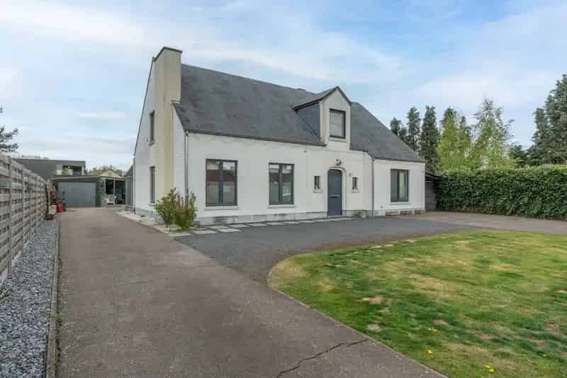 Gunstig gelegen ruime woning op mooi perceel van 922 m²