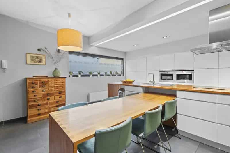Huis te koop: Ruime woning met dakterras en praktijkruimte