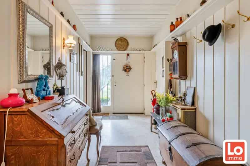 Te renoveren gelijkvloerse woning met open zicht