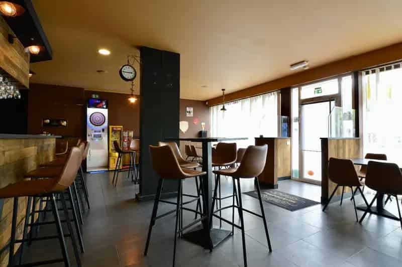 Sfeercafé met Ruime Woonst en Opslagruimtes