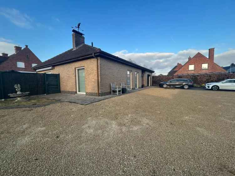 Te Koop: Verzorgde 2-Kamer Woning met Garage en Tuin