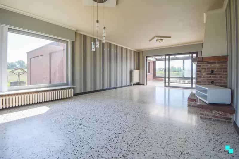 Te renoveren eengezinswoning met magazijn Hooglede