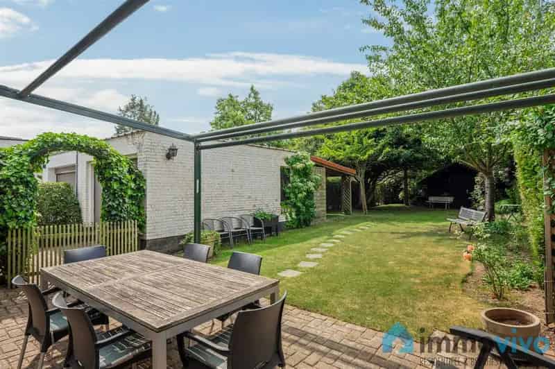 Halfopen Bebouwing 420m²