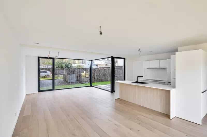 Nieuwbouwwoning 4 slaapkamers 2 badkamers garage