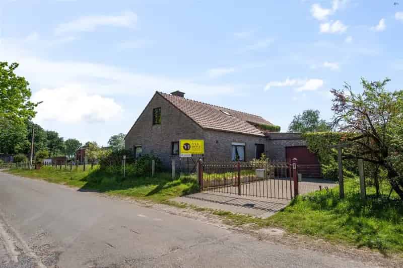 Verzorgde woning met garage en bijgebouwen 2435m²