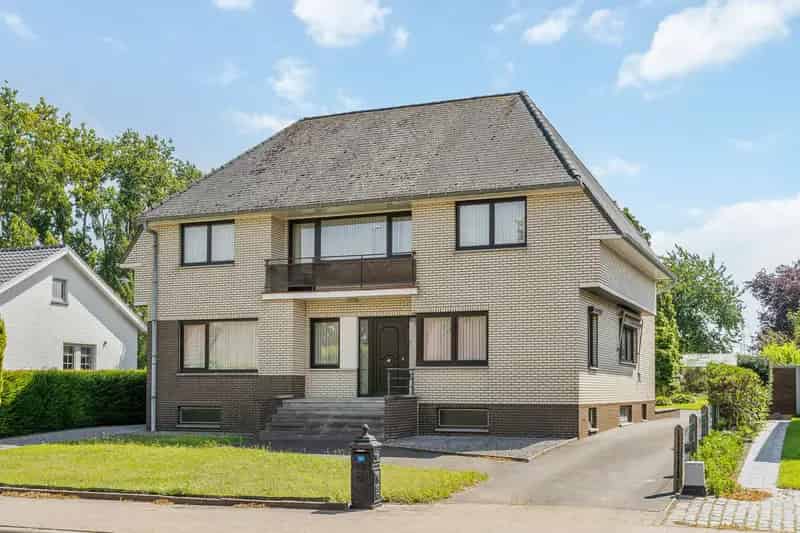 Vrijstaande gezinswoning te renoveren 250m² 4 slaapkamers garage
