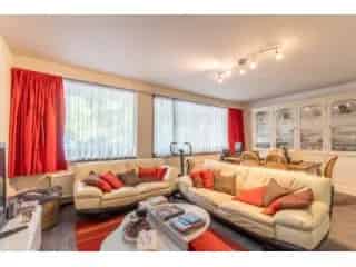 Gelijkvloers appartement 3 slaapkamers te renoveren Ukkel