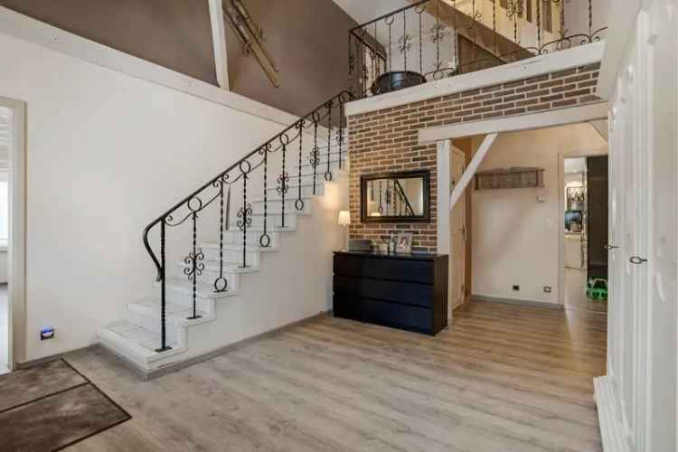 Riante, instapklare woning met 6 slpk., tuin en garage op 3115m²