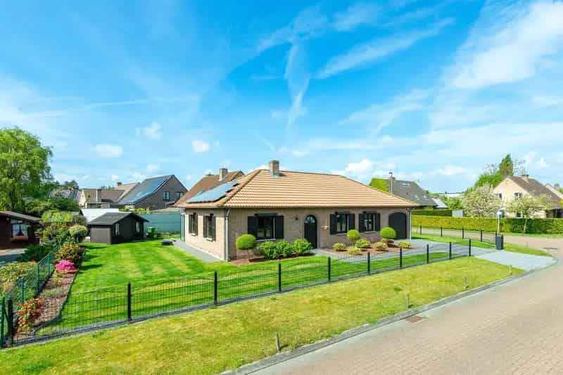 Huis te huur: Bungalow nabij scholen en station