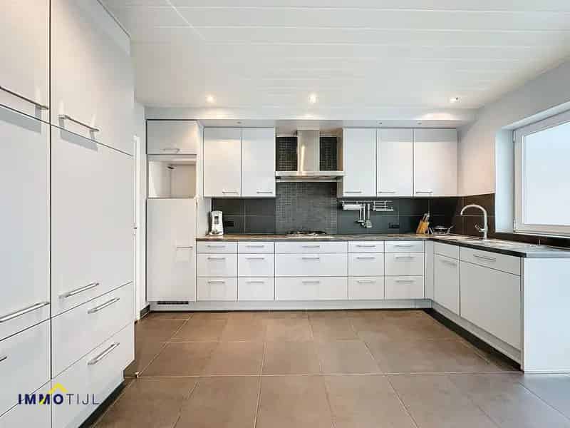 4 Slaapkamers Garage Tuin Rustige Woning Nabij Station