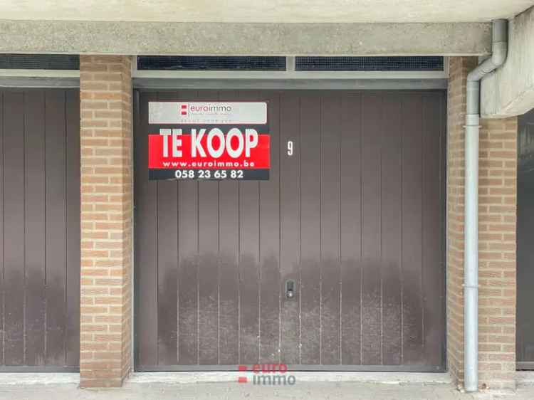 Te koop garagebox in Nieuwpoort met centrale ligging en goede toegankelijkheid