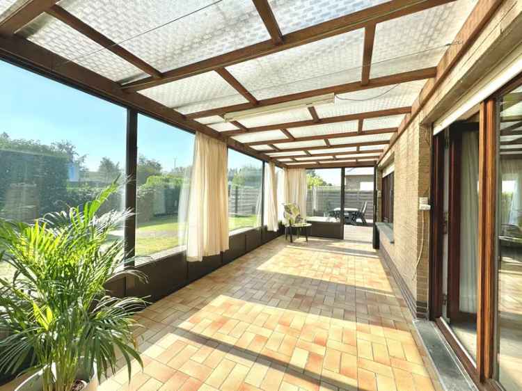 Te koop alleenstaande bungalow met 693 m² in Belgie