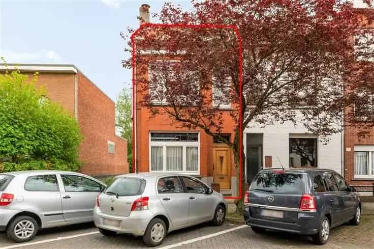 Te renoveren woning met 2 slaapkamers en tuin te Merksem