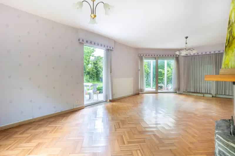 Gunstig Gelegen Woning Met Veel Potentieel in Kapellen
