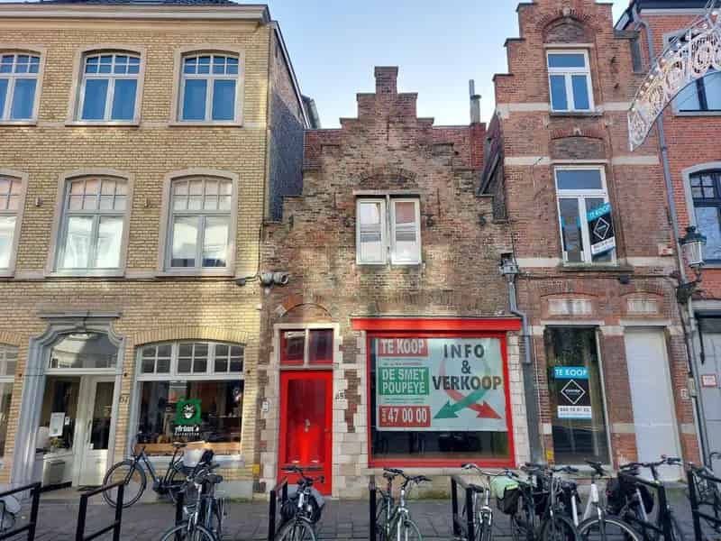 Handelsgelijkvloers met Appartement