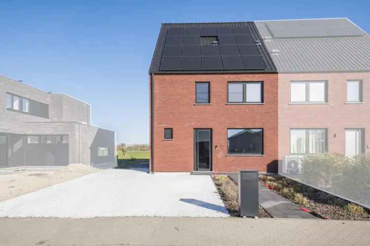 Nieuwbouw woning met groen uitzicht