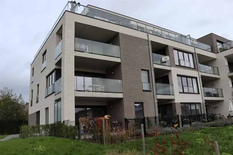 Appartement te huur met terras en autostaanplaats